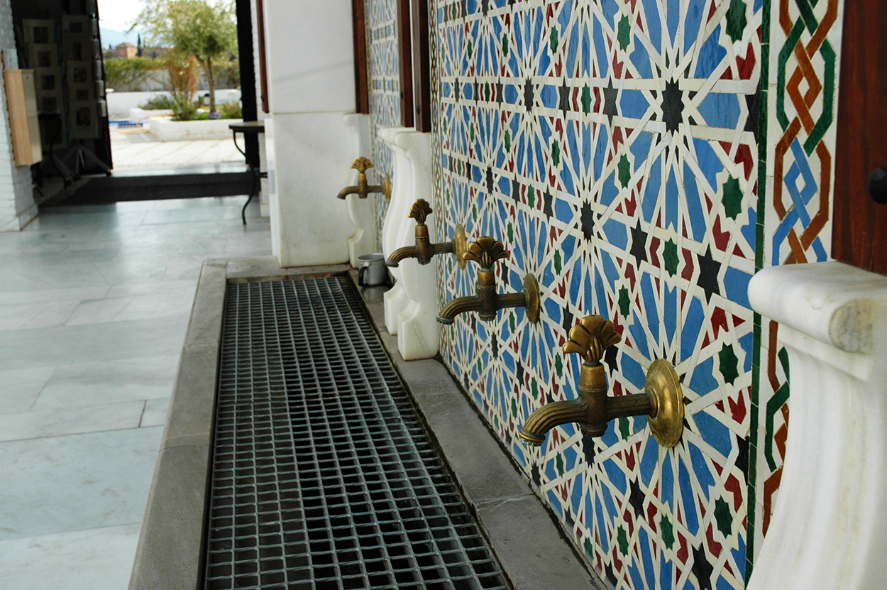 Water Fountains - Mezquita in Granada